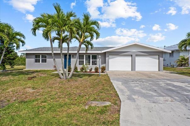 Attached, Exterior, Facade, Ranch