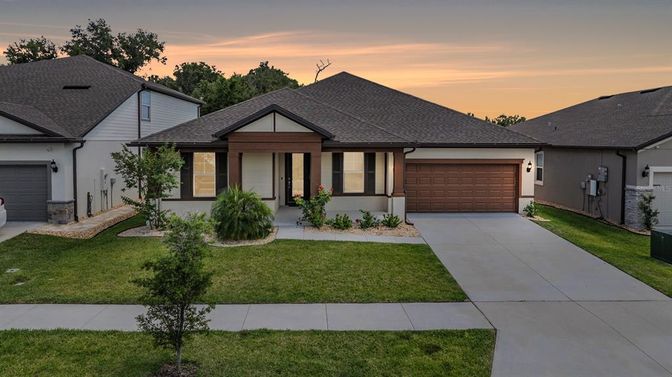 Attached, Exterior, Facade, Ranch
