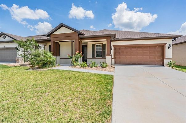 Attached, Exterior, Facade, Ranch