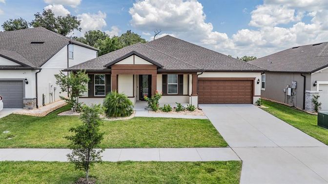 Attached, Exterior, Facade, Ranch