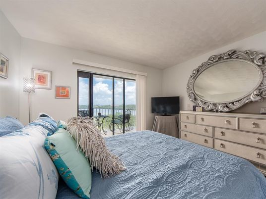 Bedroom, Interior, Water