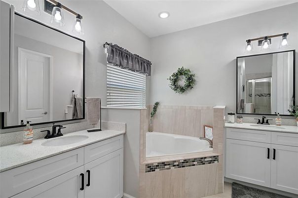 Bathroom, Dual Sink Vanities, Interior, Recessed Lighting