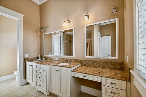 Bathroom, Dual Sink Vanities, Interior