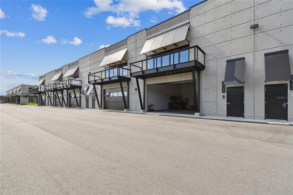 Exterior, Facade, Modern