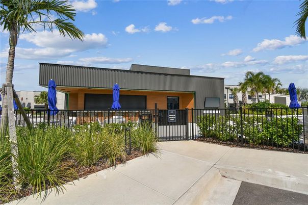 Backyard, Exterior, Facade, Modern