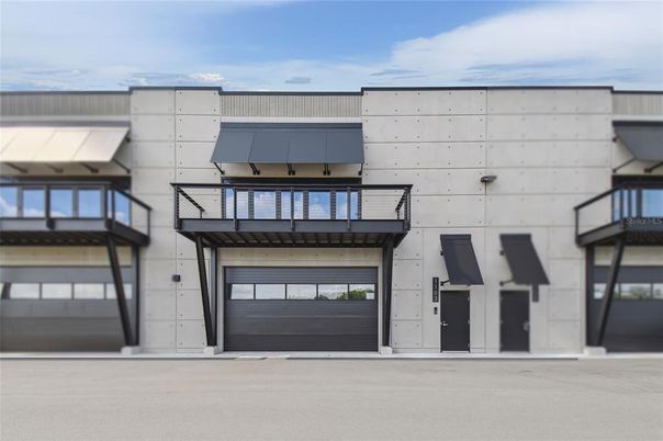Exterior, Facade, Modern
