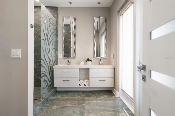 Bathroom, Dual Sink Vanities, Interior, Recessed Lighting