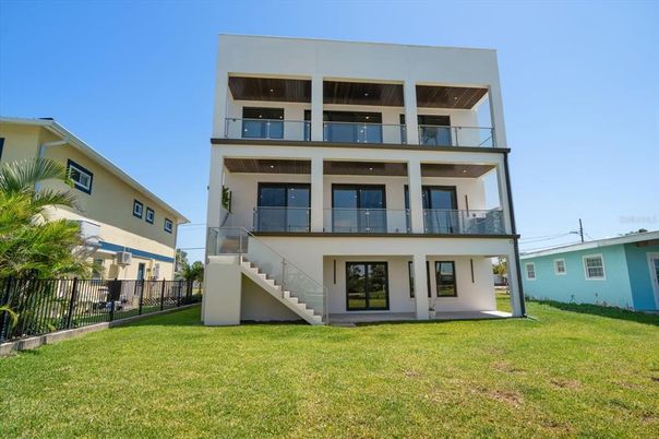 Backyard, Exterior, Facade, Modern