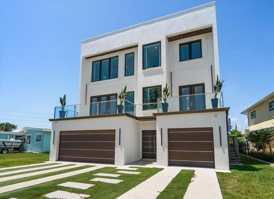 Attached, Exterior, Facade, Modern