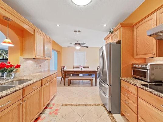 Dining room, Interior, Kitchen, Pendant Lights, Recessed Lighting