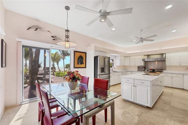 Dining room, Interior, Kitchen, Pendant Lights, Recessed Lighting, Stainless Steel Appliances