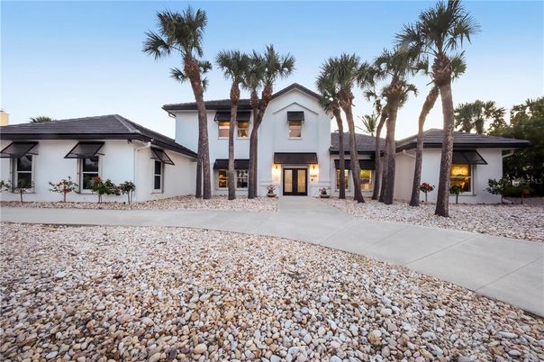 Backyard, Exterior, Facade, Modern