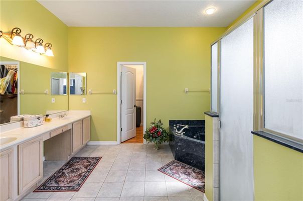 Bathroom, Dual Sink Vanities, Interior, Recessed Lighting