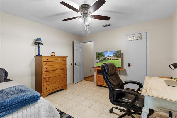 Home Office, Interior