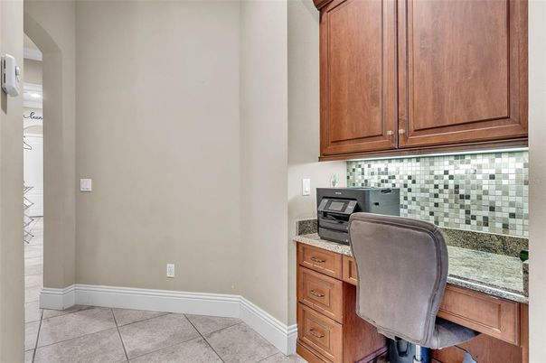 Home Office, Interior