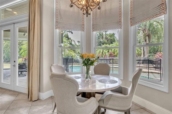 Chandelier, Dining room, Interior