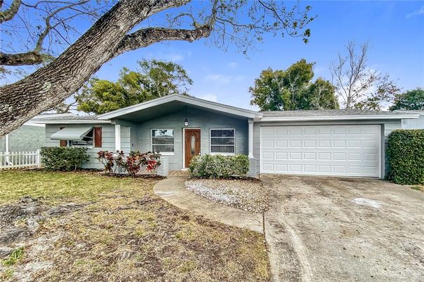 Attached, Exterior, Facade, Ranch