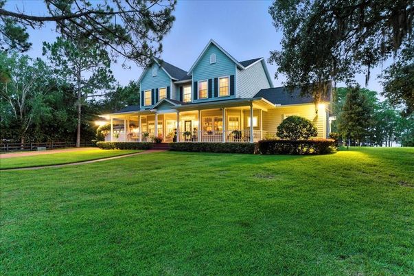Backyard, Exterior, Facade, Queen Anne Victorian