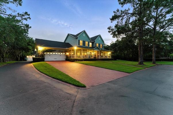 Attached, Exterior, Facade, Farmhouse