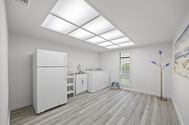 Interior, Washer, Wood Texture Flooring