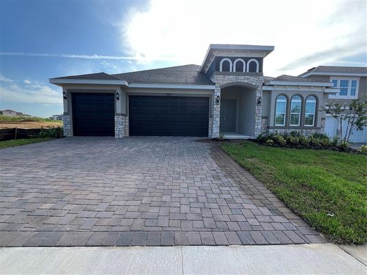 Attached, Exterior, Facade, Mediterranean