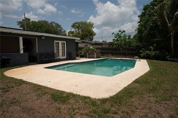 Exterior, Pool