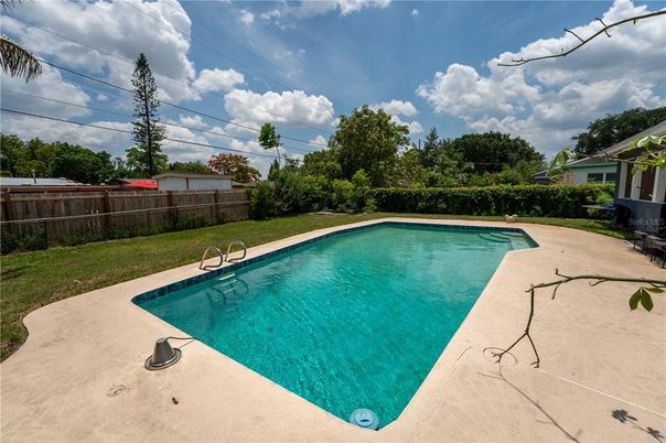Exterior, Pool