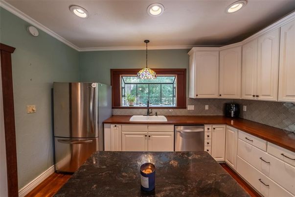 Interior, Kitchen, Pendant Lights, Recessed Lighting, Stainless Steel Appliances