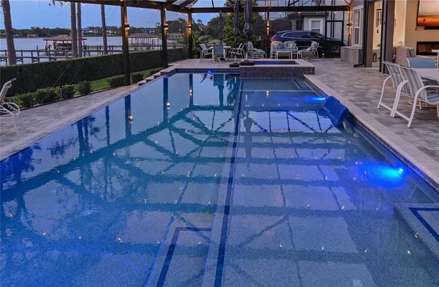 Interior, Pool, Sun Room, Water