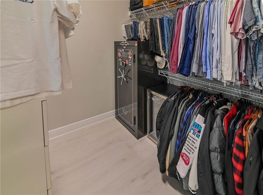 Interior, Walk-in Closets, Wood Texture Flooring