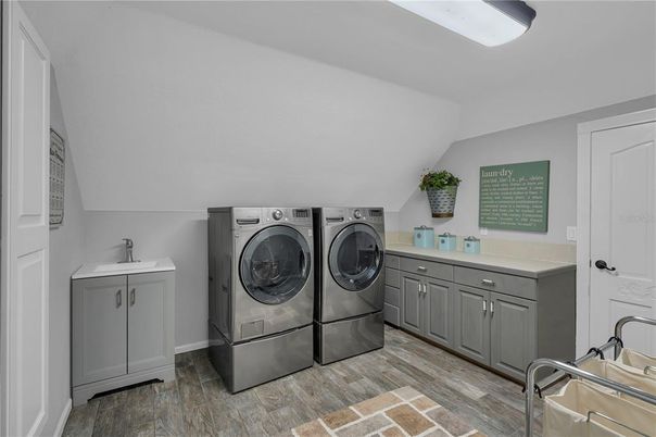 Interior, Washer, Wood Texture Flooring