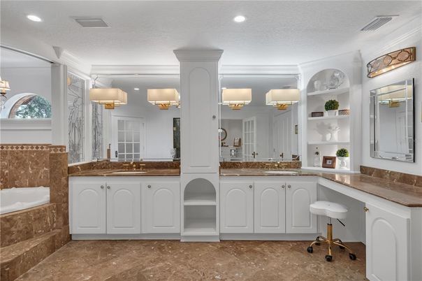 Bathroom, Dual Sink Vanities, Interior, Recessed Lighting