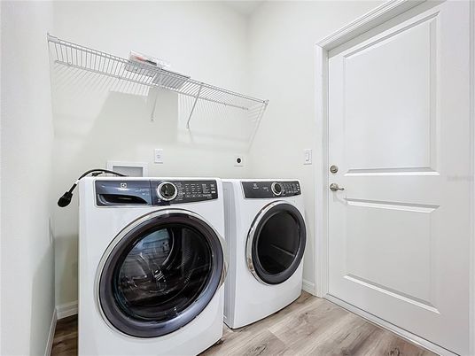 Interior, Washer, Wood Texture Flooring