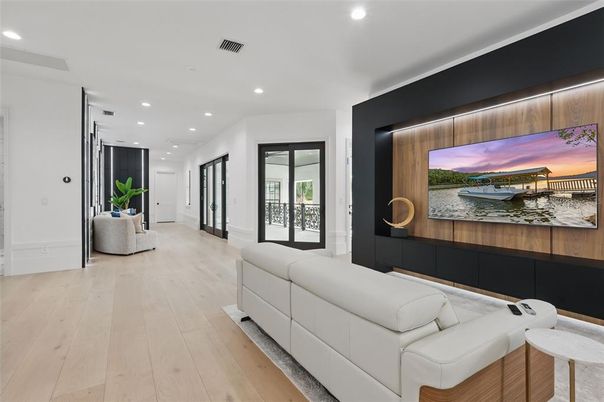 Interior, Recessed Lighting, Wood Texture Flooring