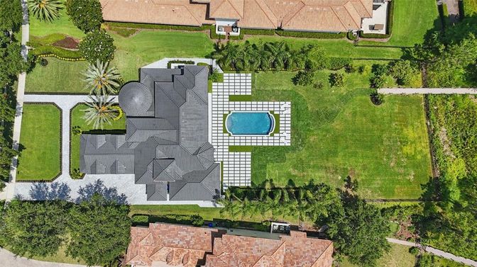 Exterior, Drone