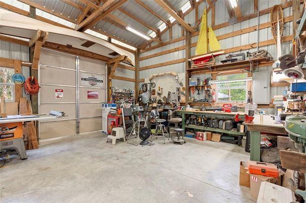 Garage, Interior, Wooden Beams