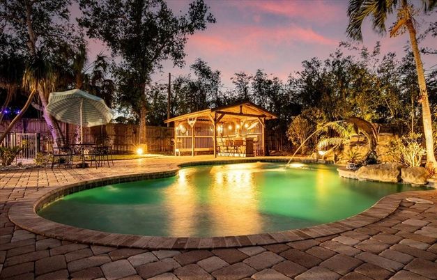 Exterior, Pool