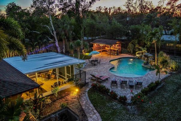 Exterior, Pool