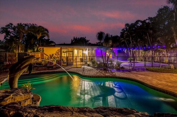 Exterior, Pool
