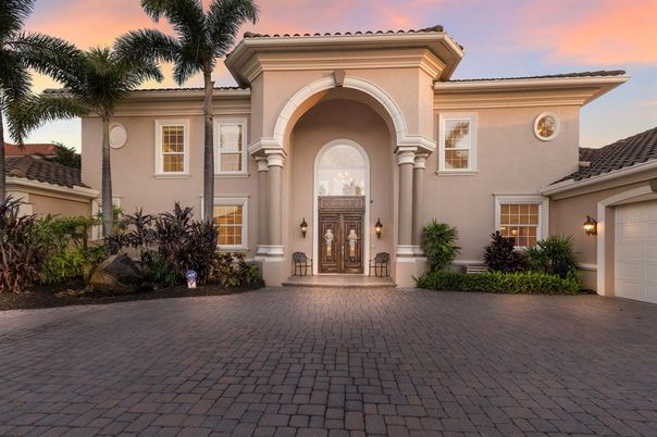 Attached, Exterior, Facade, Mediterranean