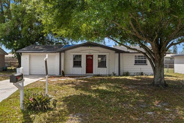 Attached, Exterior, Facade, Ranch