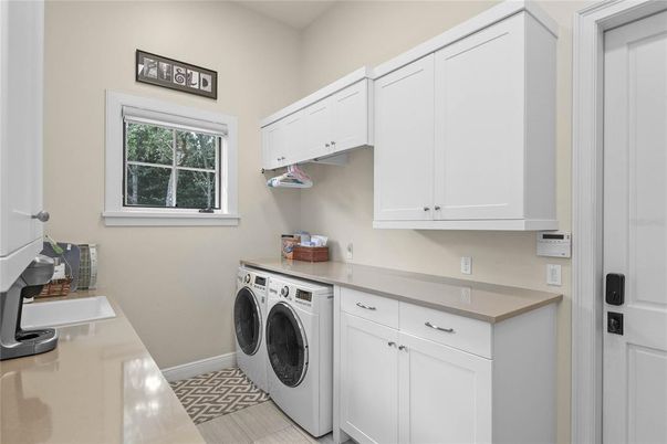 Interior, Washer, Wood Texture Flooring