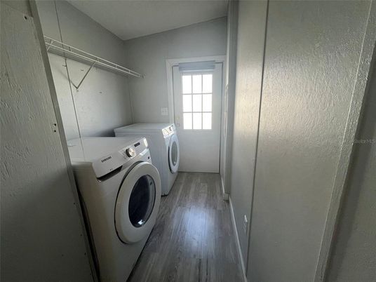 Interior, Washer, Wood Texture Flooring