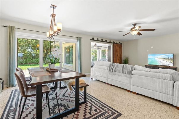 Dining room, Interior, Living room, Pendant Lights