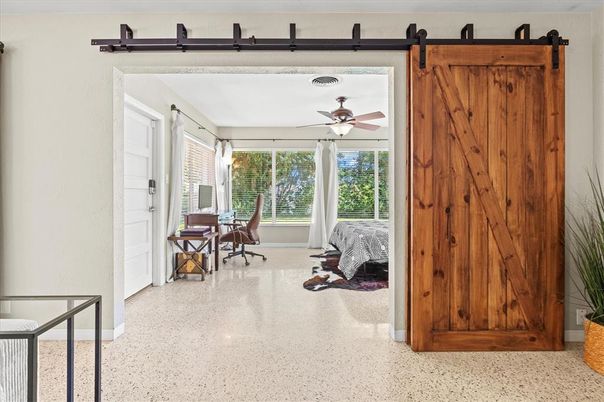 Home Office, Interior