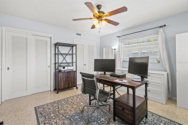 Home Office, Interior