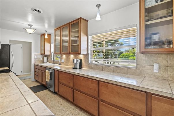 Interior, Kitchen, Pendant Lights, Tile Countertops