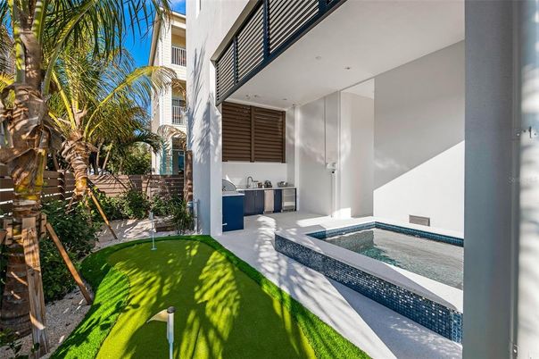 Exterior, Pool