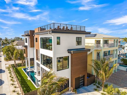 Exterior, Facade, Solar Panels, Modern