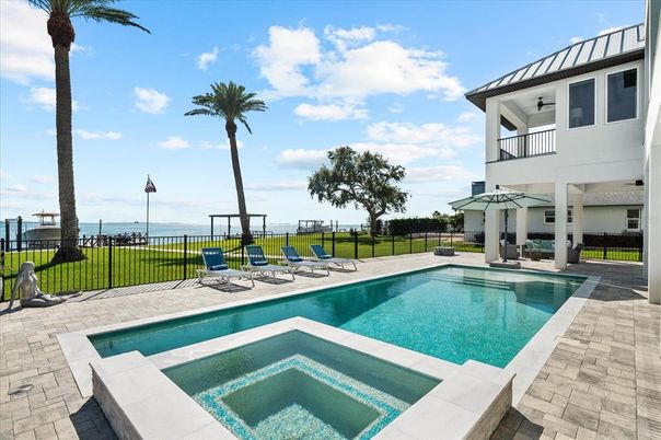 Exterior, Pool, Water
